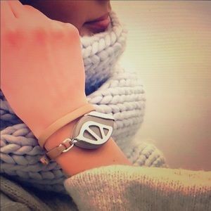 Fitness tracker - Bella Beat - Silver Leaf Urban